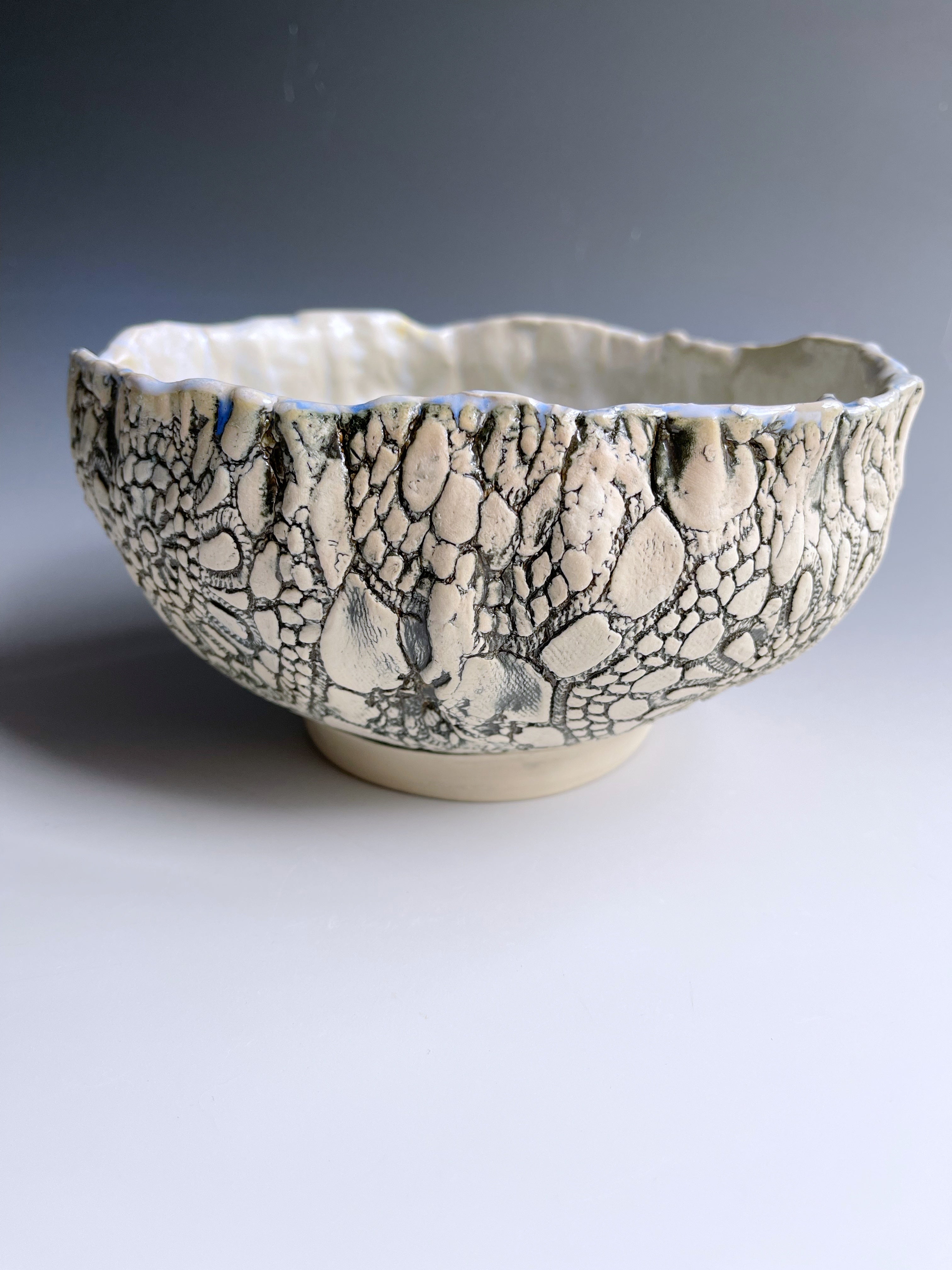 Organic pottery with lace texture